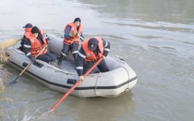 Bărbaţii scoşi din lacul Oltina au murit din cauza şocului hipotermic